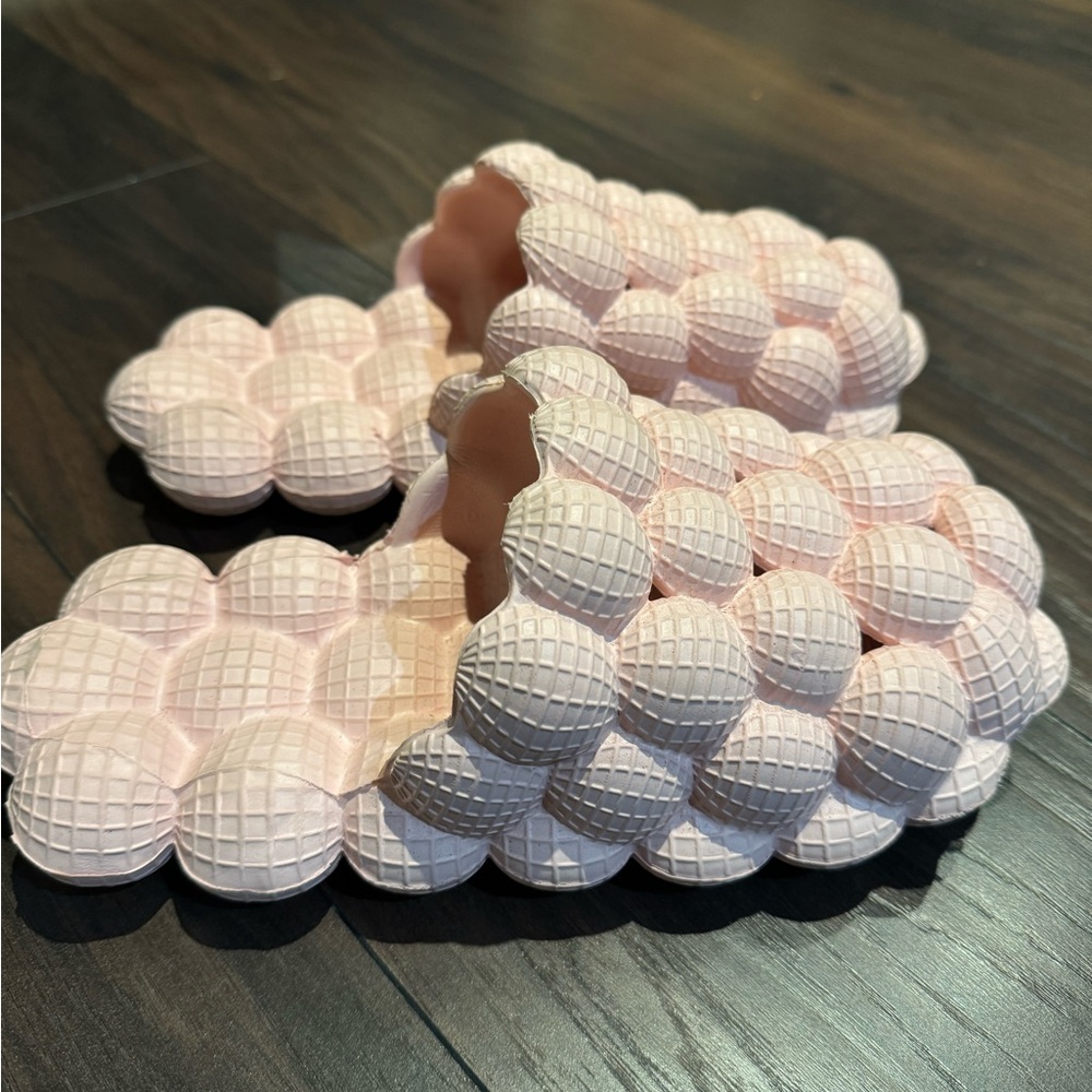Women's pink bubble slides size 8!